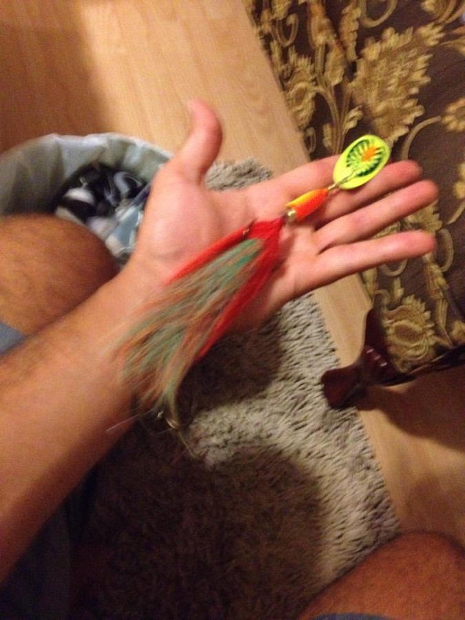 A large bucktail spinner with twin blades and a hair-dressed treble hook.